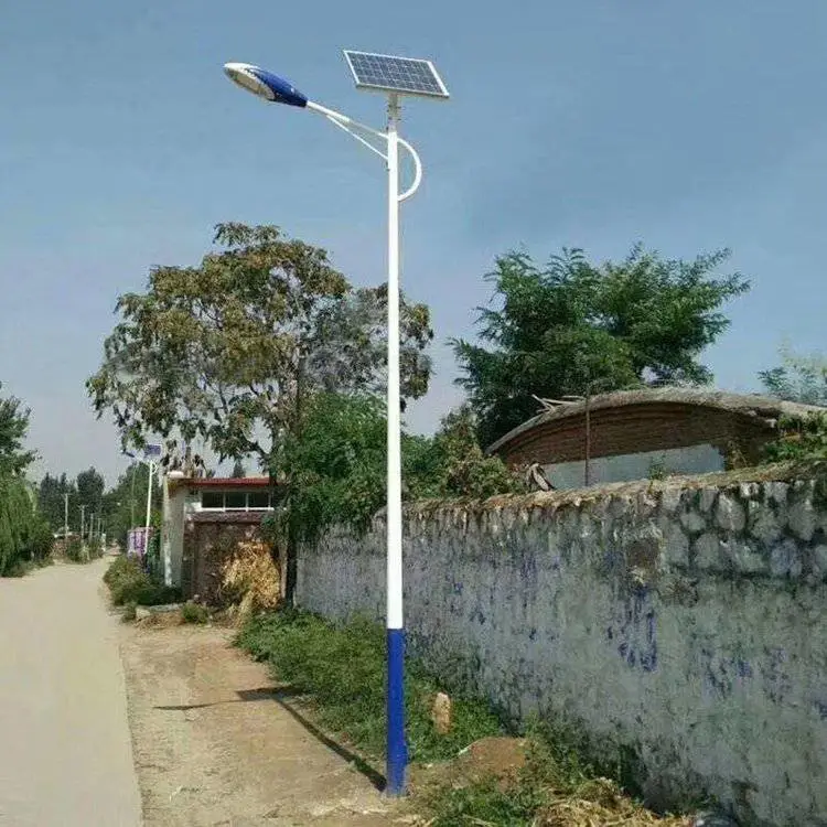 山 东太阳能路灯工厂 6米太阳 能一体LED户外灯 乡村道路照明亮化