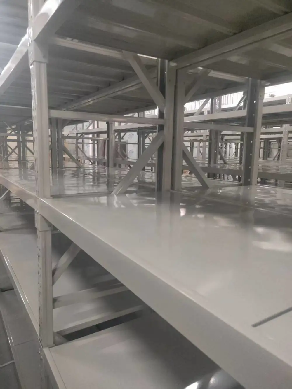选万隆智能中轻型货架 品质致胜 层高按需调节 适配多品类货物管理