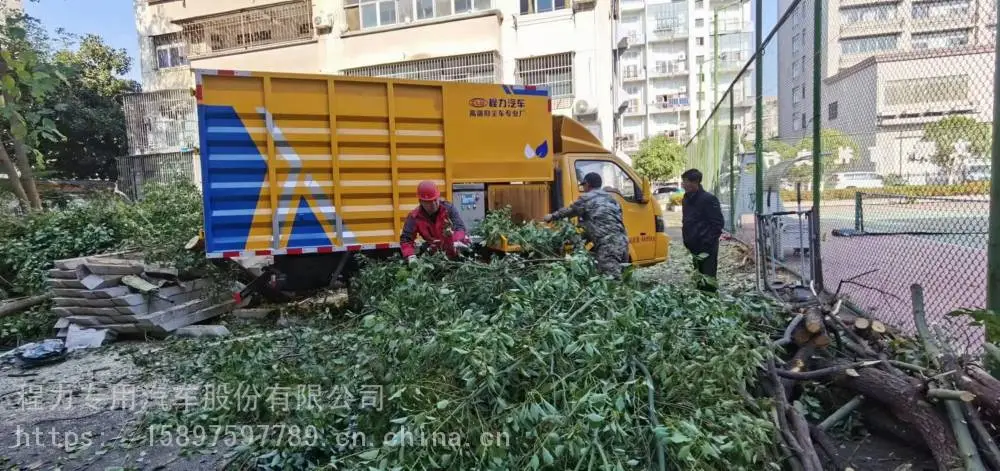 东风途逸树枝粉碎车移动物料粉碎车多少钱