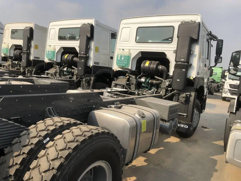 出口老挝430马力豪沃6X4载货车FCA价格