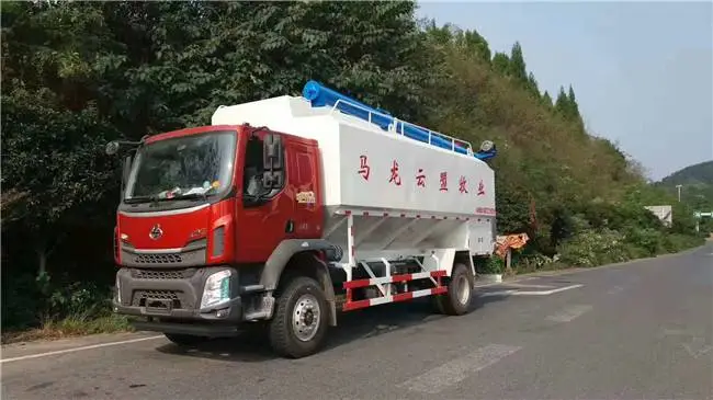 小三轴散装饲料车改装厂