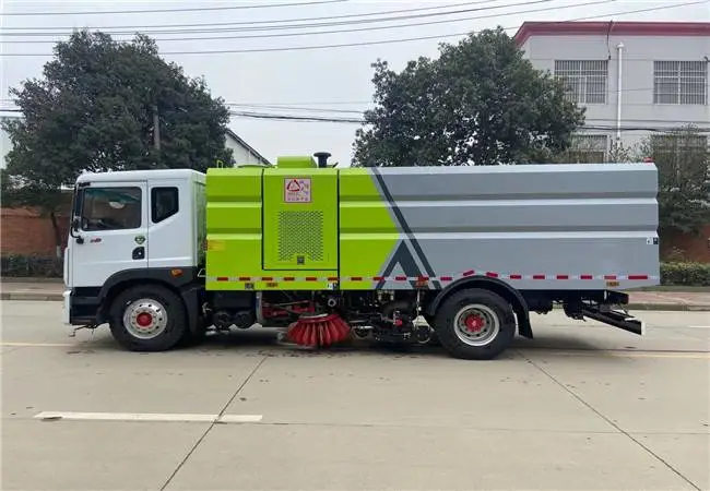 路面养护扫地车现车销售