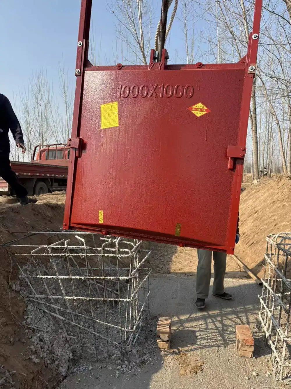 PGZ铸铁拱形闸门 SYZ-1200外附式铸铁镶铜圆闸门
