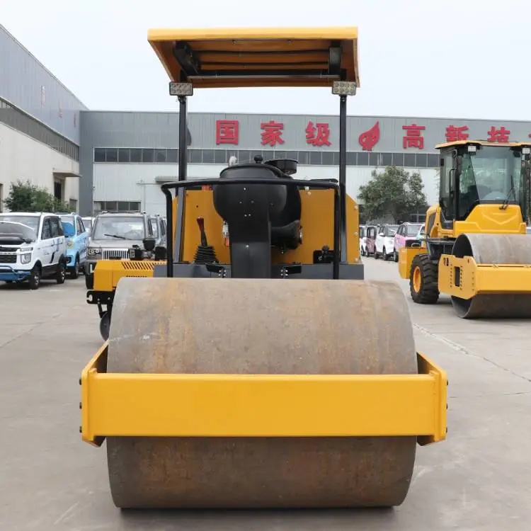 选用2吨3吨双钢轮座驾式全液压小型压路机用于沥青水泥路面压实
