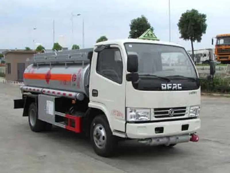 广西崇左江洲厂家直销东风国五车13至15吨柴油加油车