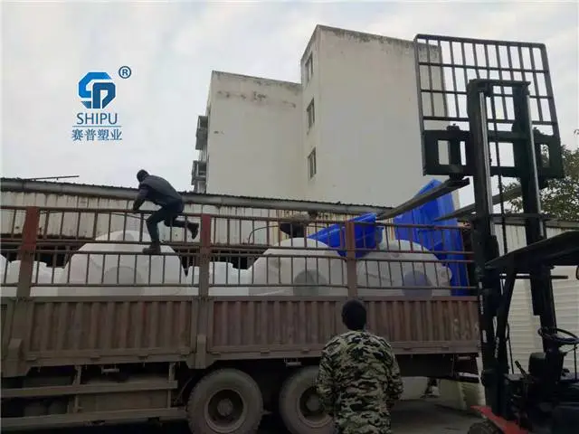 陕西30吨塑胶水塔水箱安装护强套