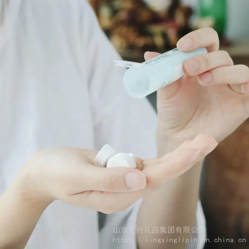 家用美容洁面小方巾一次性压缩毛巾棉质10粒旅行户外迷你糖果