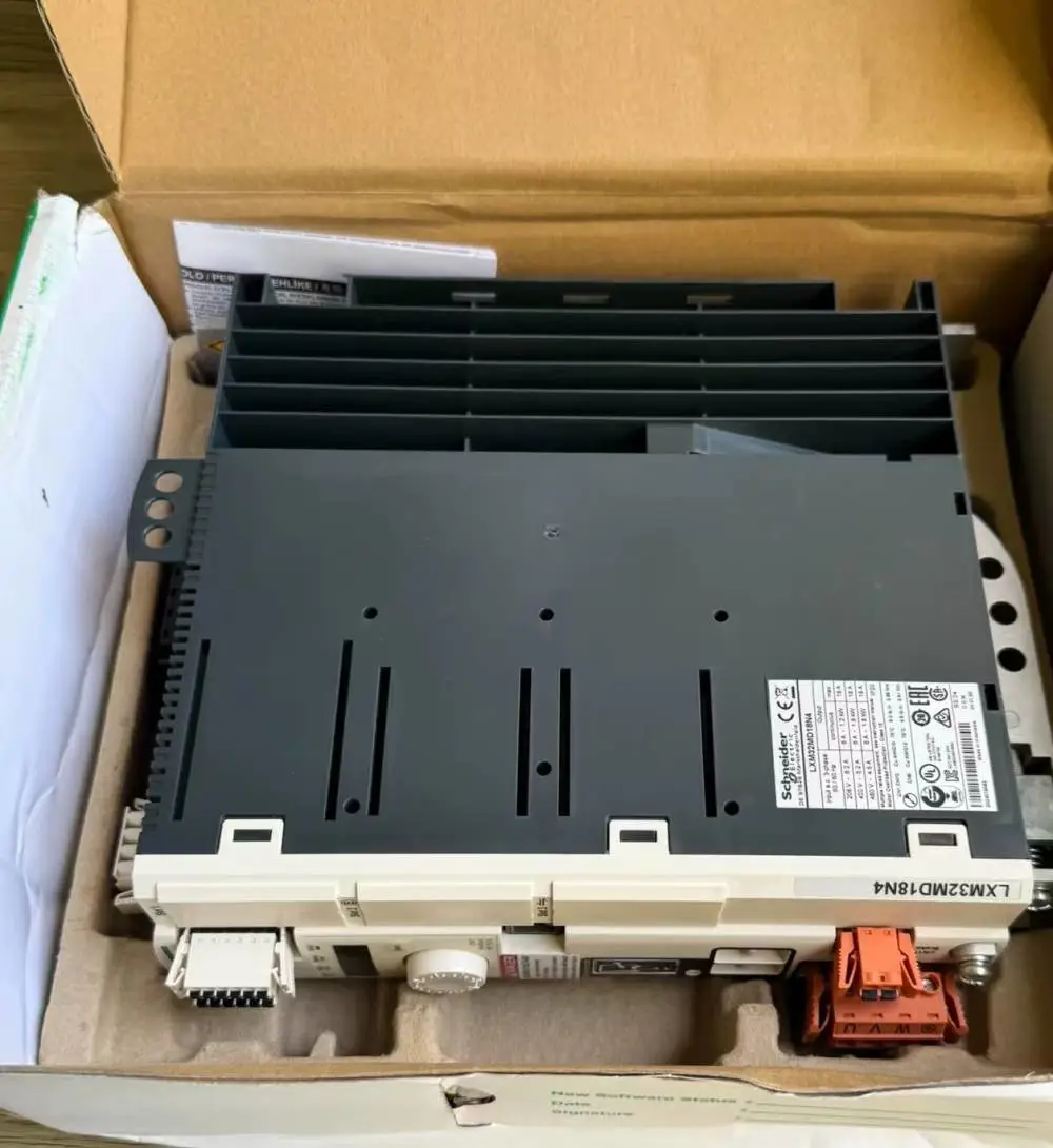 全新伺服驱动器LXM26DU10M3X LXM32MD30N4 LXM32MD18N4 LXM32MD12N4