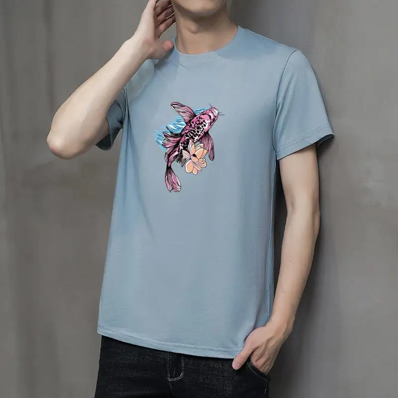摆地摊卖衣服男装潮牌男式t恤新款哪里有便宜的地摊服装批发