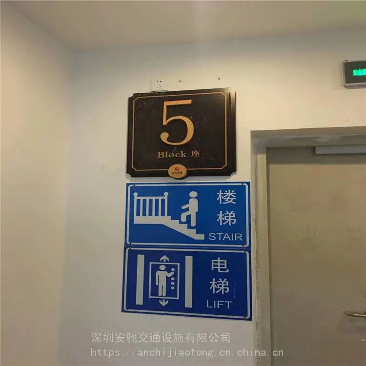 深圳反光标牌安装施工队悬牌安装吊架600*300 停车场车位标识牌