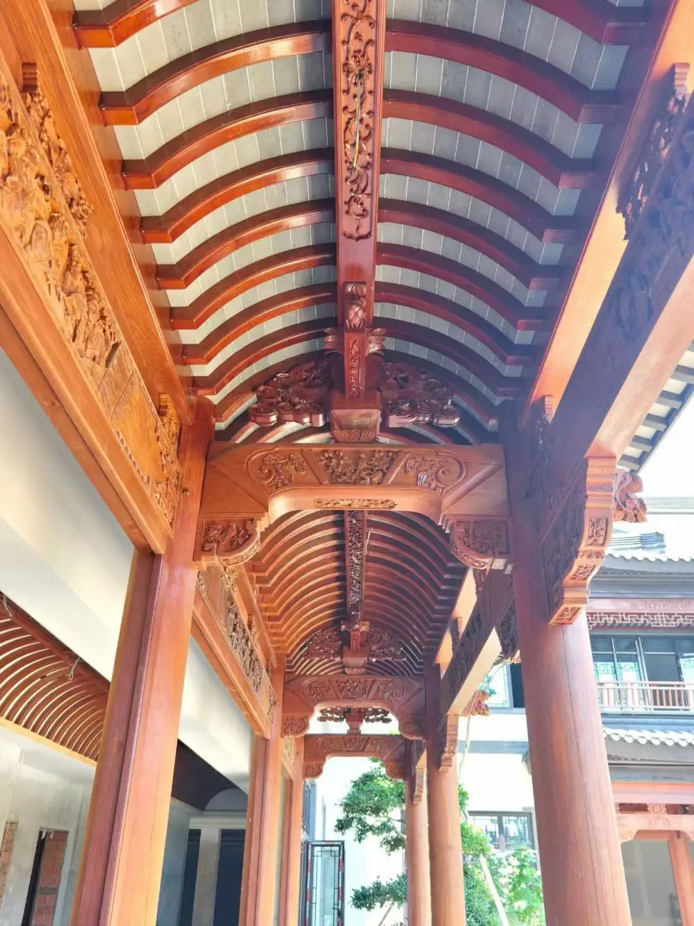 古建长廊天花吊顶定制 实木手工雕花吊顶 庭院仿古廊道装饰
