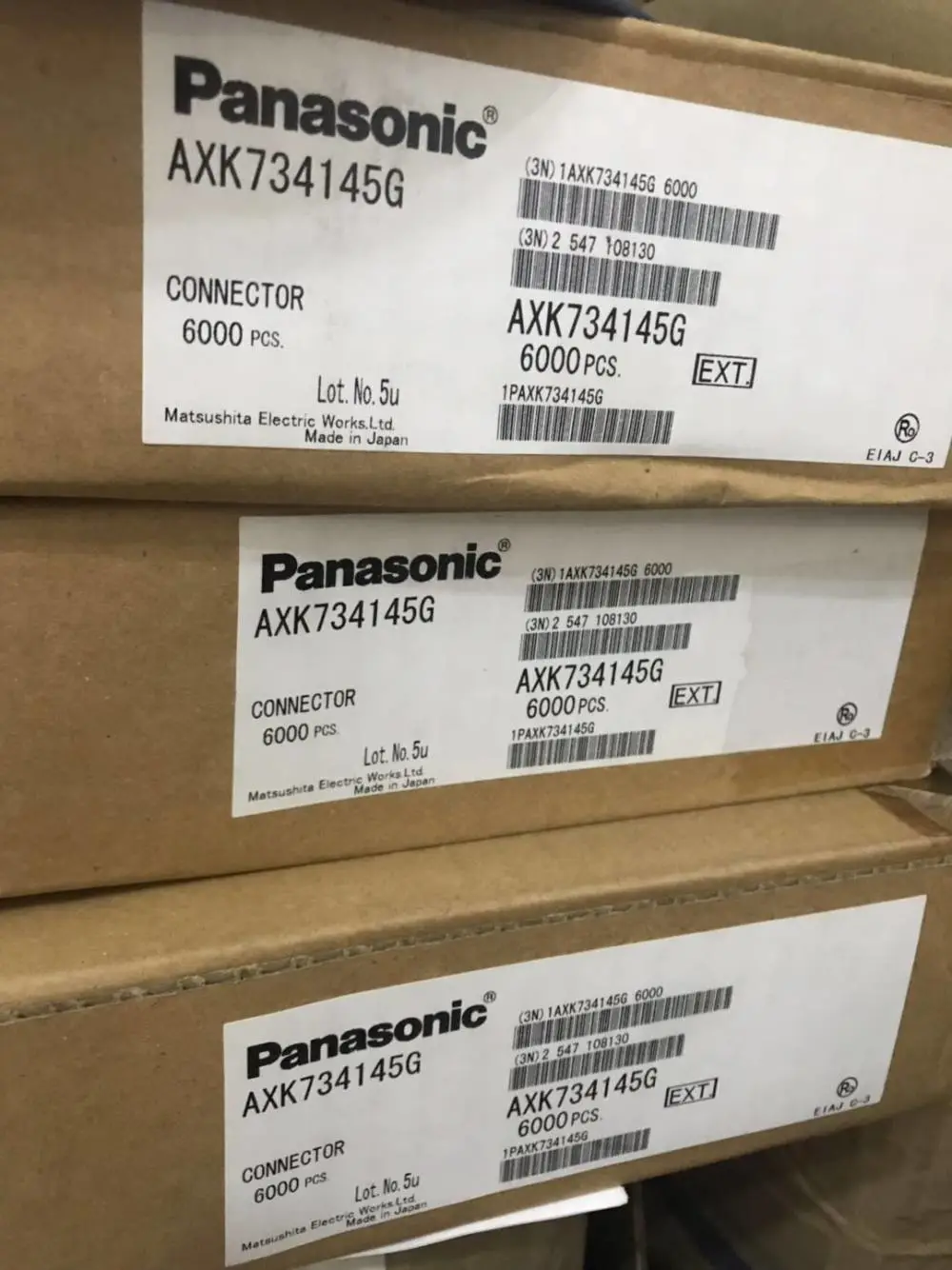 AT04-08PA-PMR6 8芯汽车防水连接器 | 公头 带法兰座 IP67防护