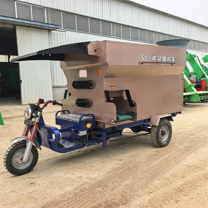 液压刮板饲喂车 电动小型抛料车 青储双侧喂料车