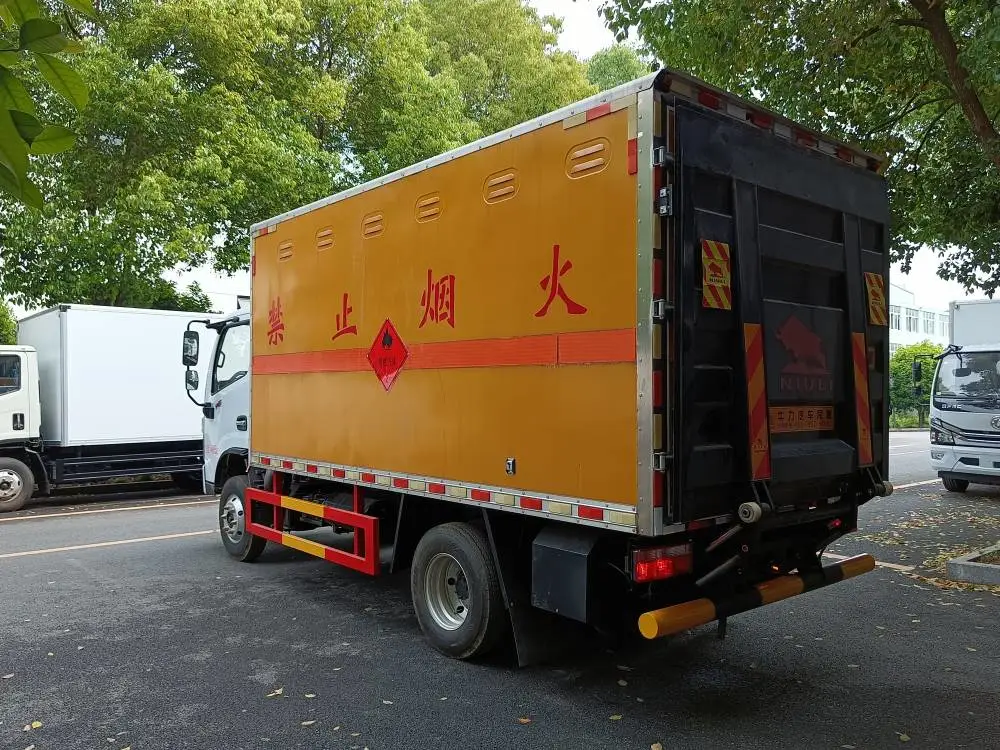 黄牌防爆品运输车危化品运输车图片