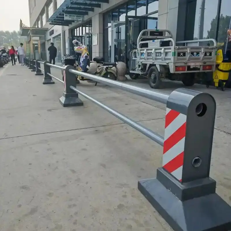 带底座公路中央围栏 机非款式 用于城市道路隔离栅栏