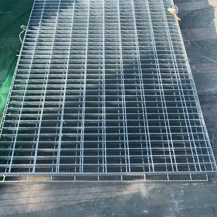 热镀锌钢格板 可用于铁路护栏方面 珠海镀锌网格栅 通风透光 中普钢成