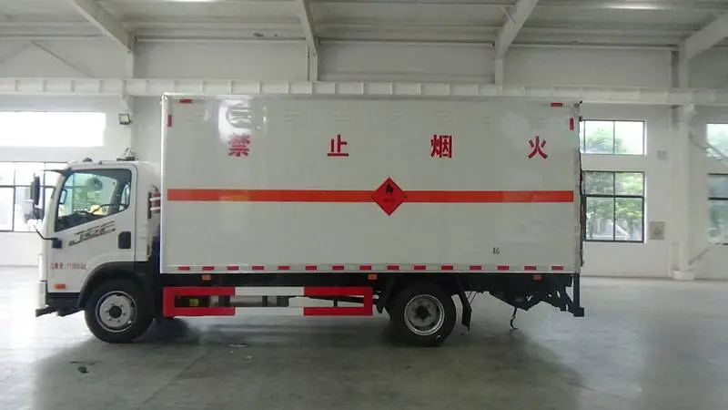 黄牌防爆品运输车危化品运输车图片