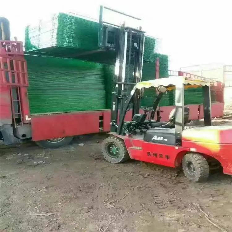 公路护栏网批发 生产厂家 小区护栏网 万泰