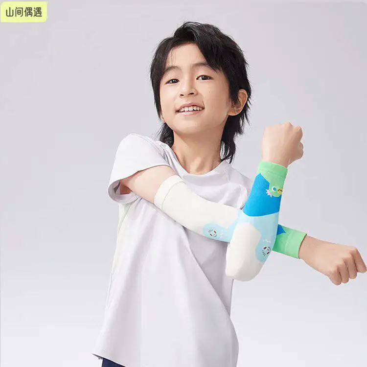 蕉下儿童冰袖ES37224 小孩高弹防晒袖套 凉袖 糯桃果果 山间偶遇