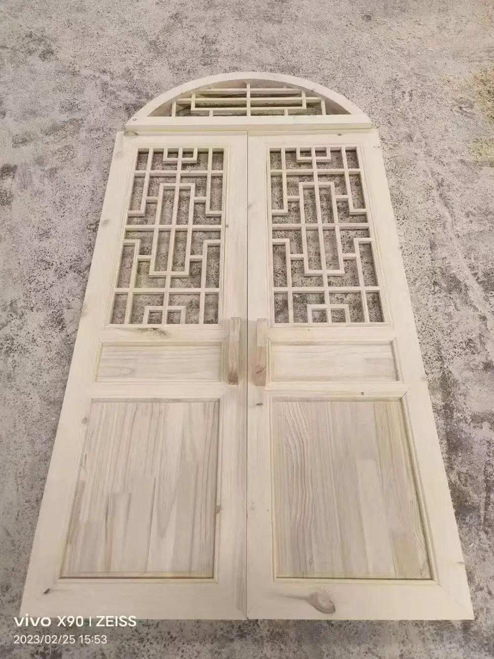 中式实木窑洞门窗 弧形实木花窗 装板老式木门双面雕刻可来图定制