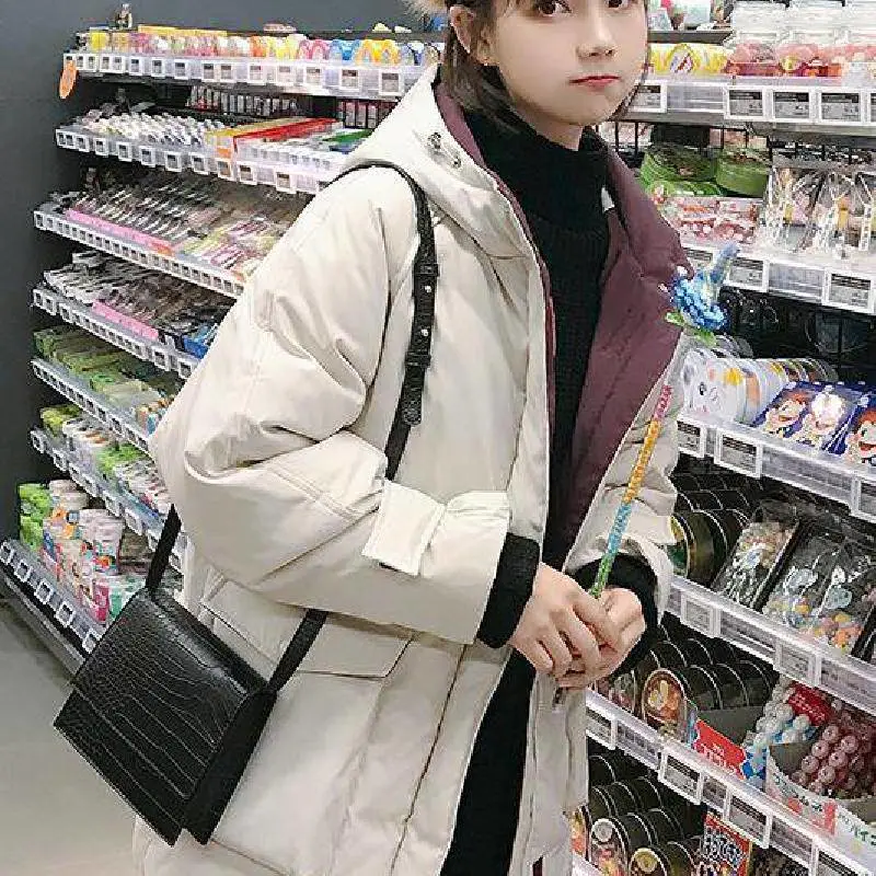 陕西渭南亏本处理棉衣货源几块钱服装毛衣批发拼色羽绒棉衣女学生