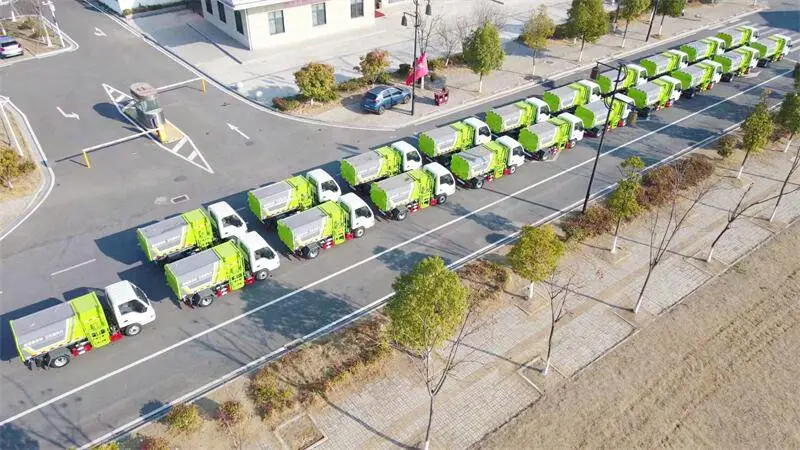 4吨垃圾车 容积2立方勾臂垃圾车
