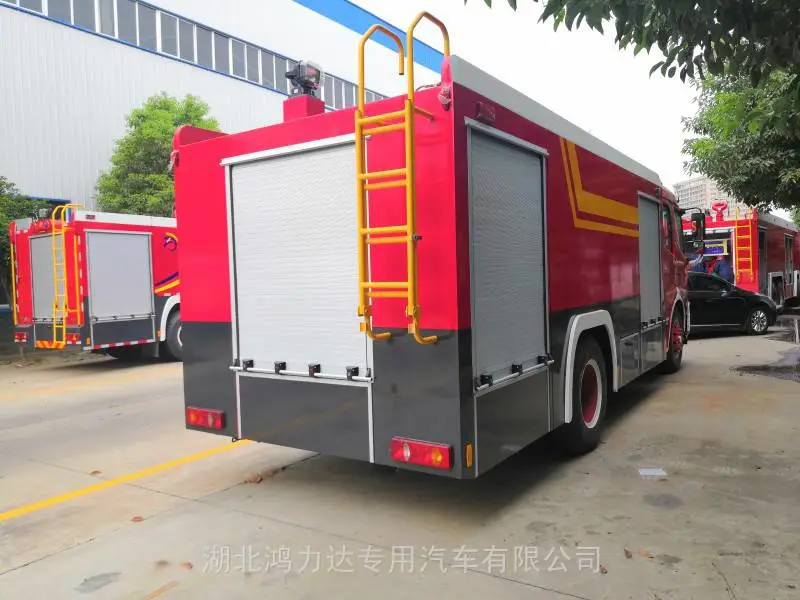 湖北重汽豪沃后八轮泡沫消防车助力城市消防安全守护群众生命财产