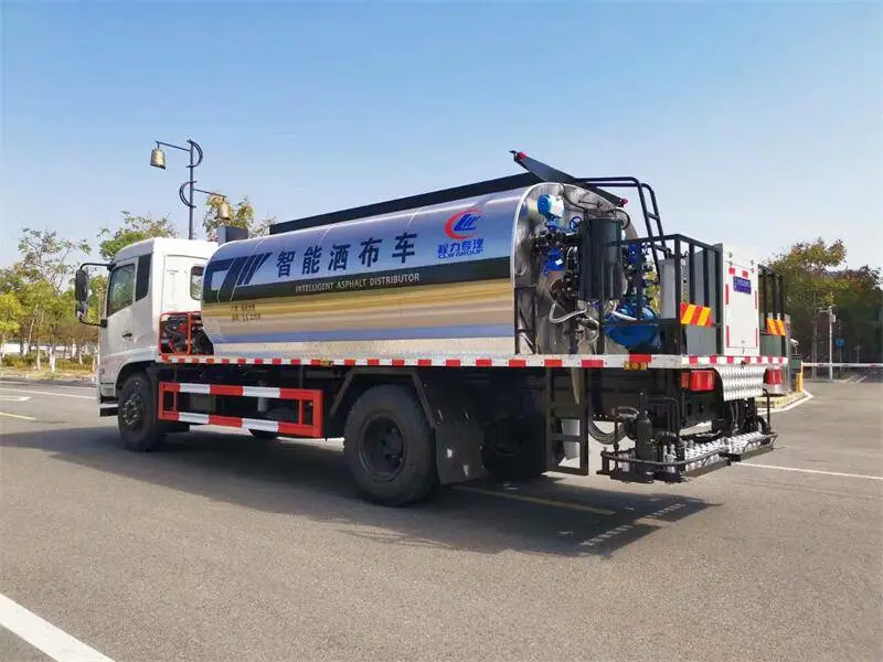 临汾市稀浆封层车现货销售 ***石灰撒布车
