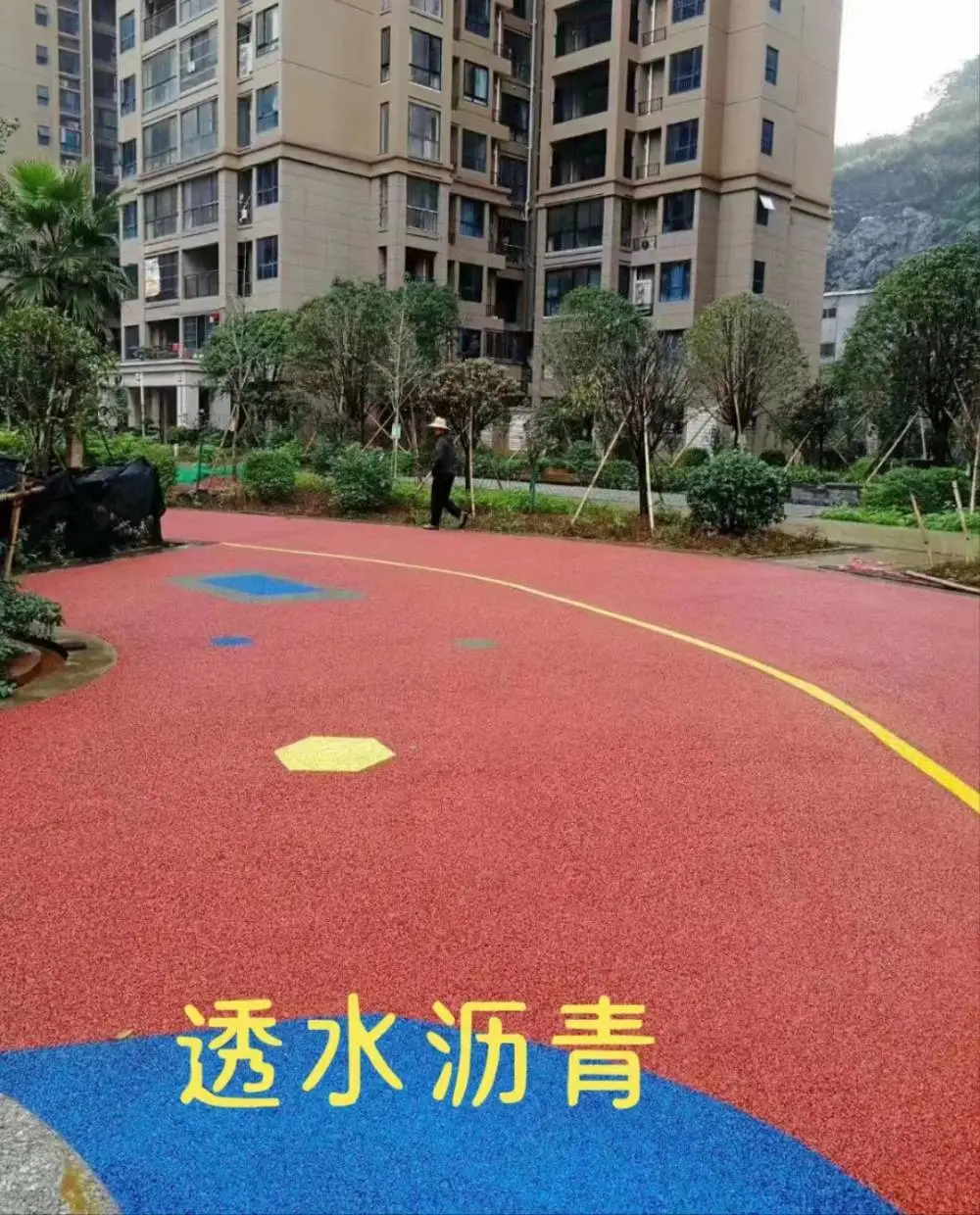柳州城中透水路面陶瓷颗粒防滑人行道公园