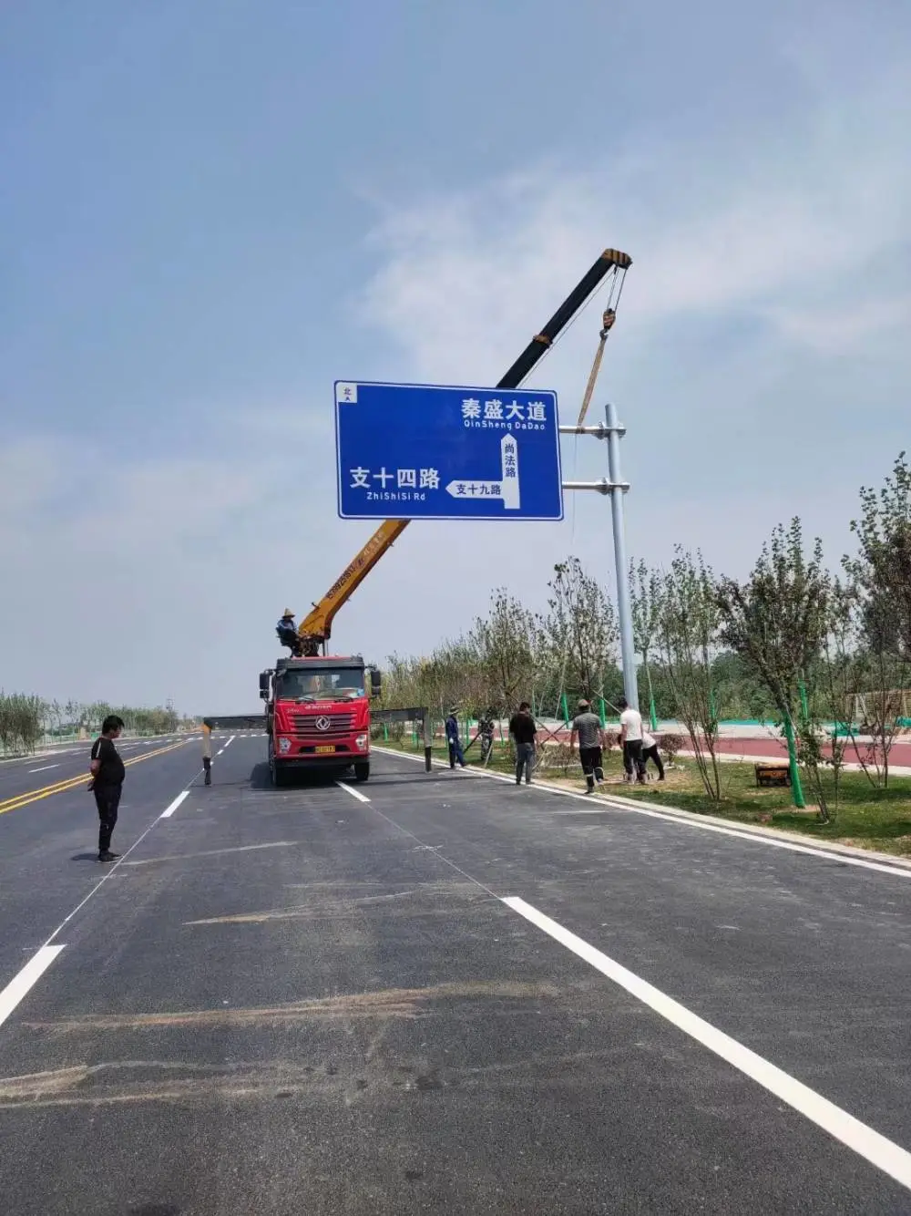镀锌喷塑桥梁防撞护栏城市快速路用抗冲击力龙邦交通设施