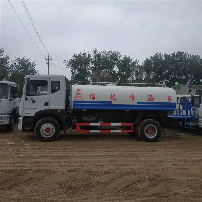 洒水车厂家 东风多利卡5方洒水车 雾炮洒水车