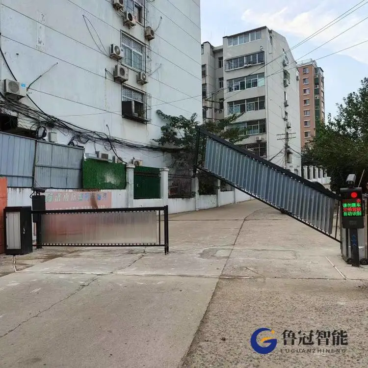 泰山区物业工地小区智能人脸识别三辊闸道闸门禁一站式安装