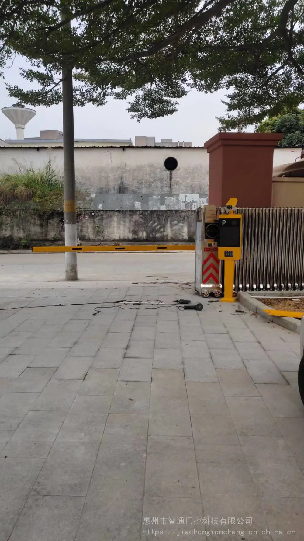 惠州市车牌识别道闸小区道闸自动识别系统上门安装智通