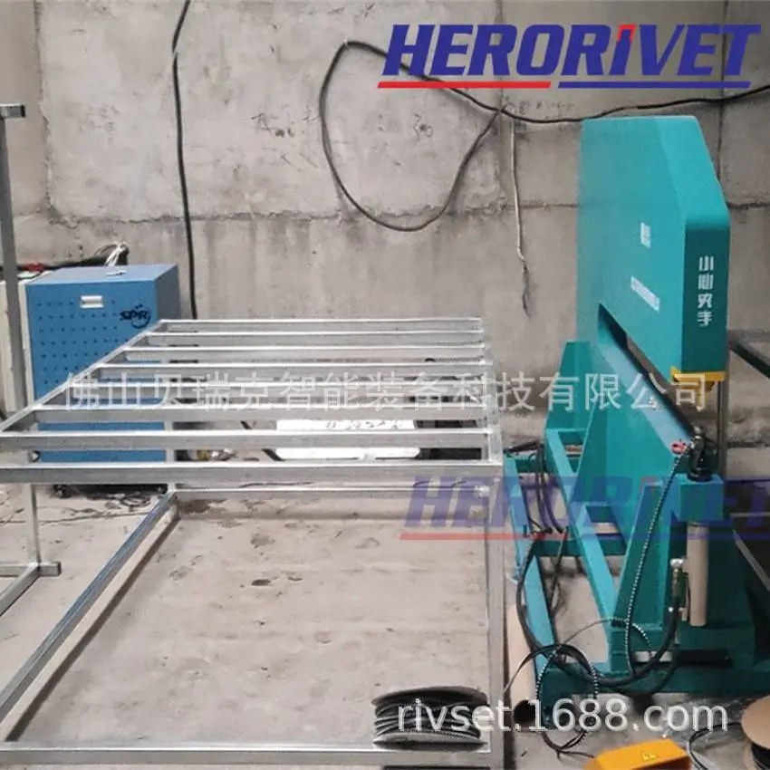 贝瑞克标志牌自动铆钉机 交通路牌液压铆接机