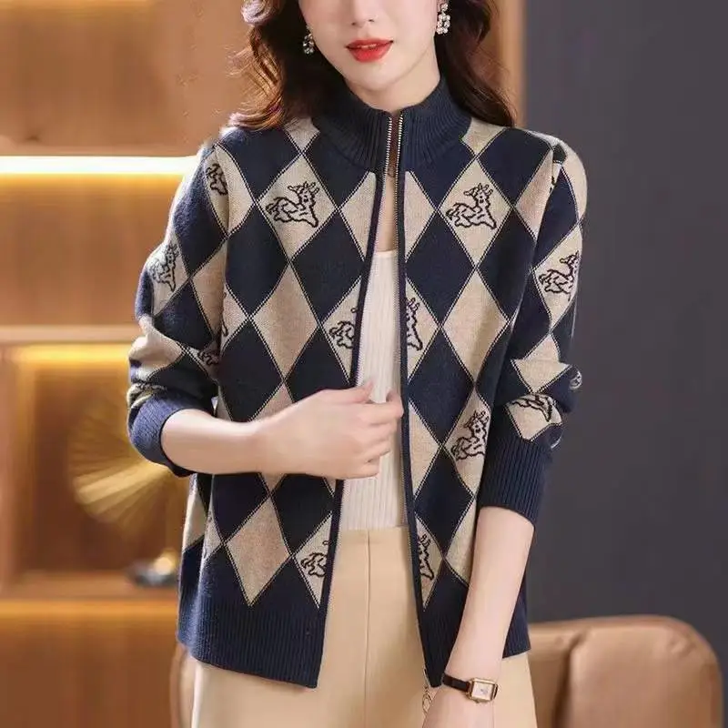 2-5元服装批发是真的吗新款洋气撞色毛衣女士服装尾货回收平台