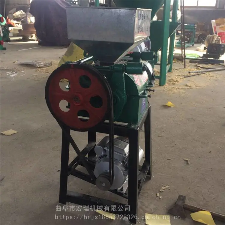 淮南小型黄豆挤扁机花生破碎机对辊冰糖粉碎机花生压碎机