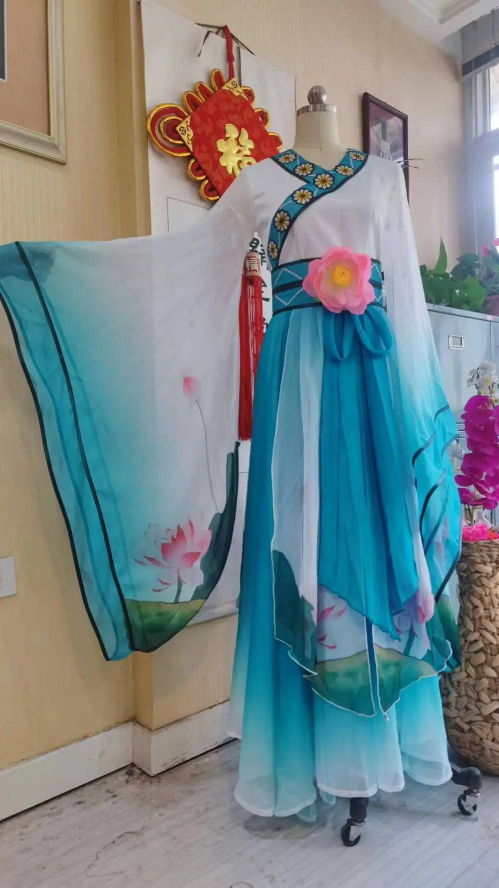 节庆、演出、景区各种类型少数民族服装服饰设计定制
