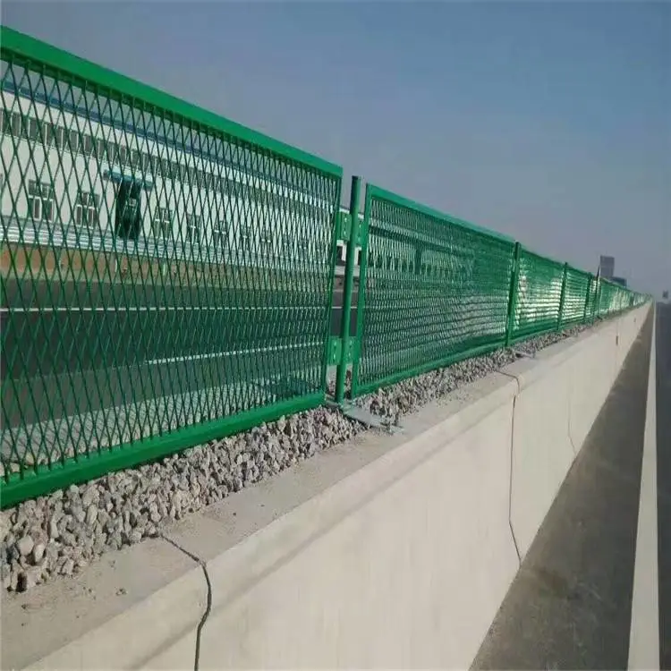 公路护栏网批发 生产厂家 小区护栏网 万泰