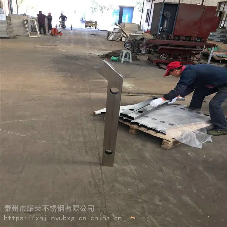 商务楼宇、房地产开发公司、 户外不锈钢栏杆 玻璃栈道栏杆 交通设施隔离栏