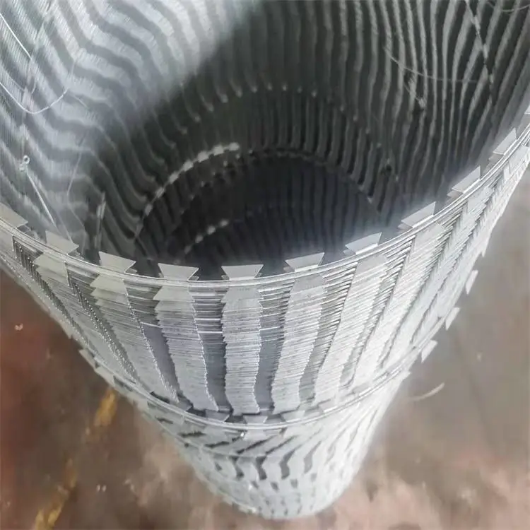 福建安溪刺丝滚笼支架 快速发货铁路刀片刺笼 冷镀锌刀片刺圈