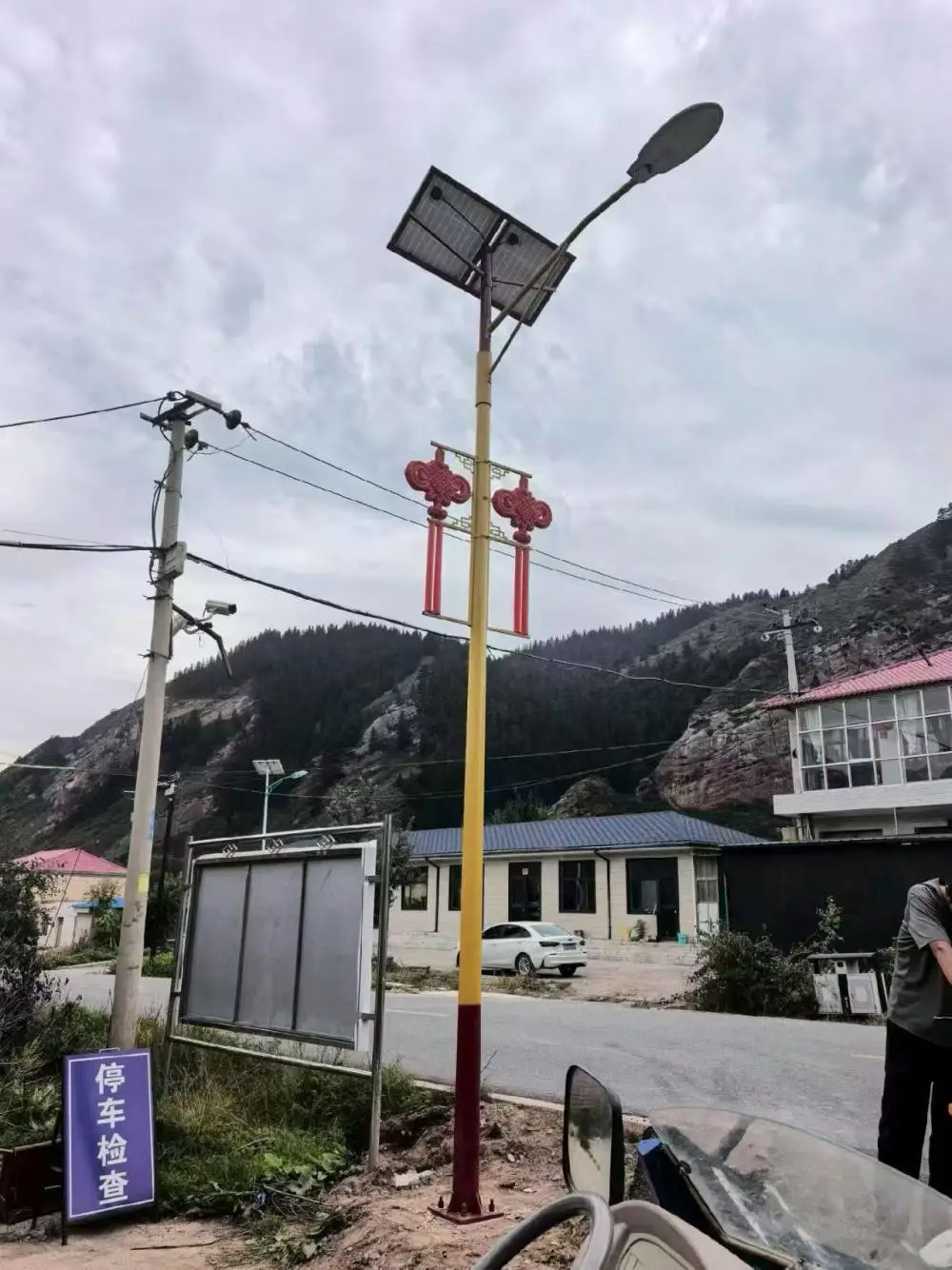 乡村改造太阳能路灯 户外防水led6米一体化太阳能路灯