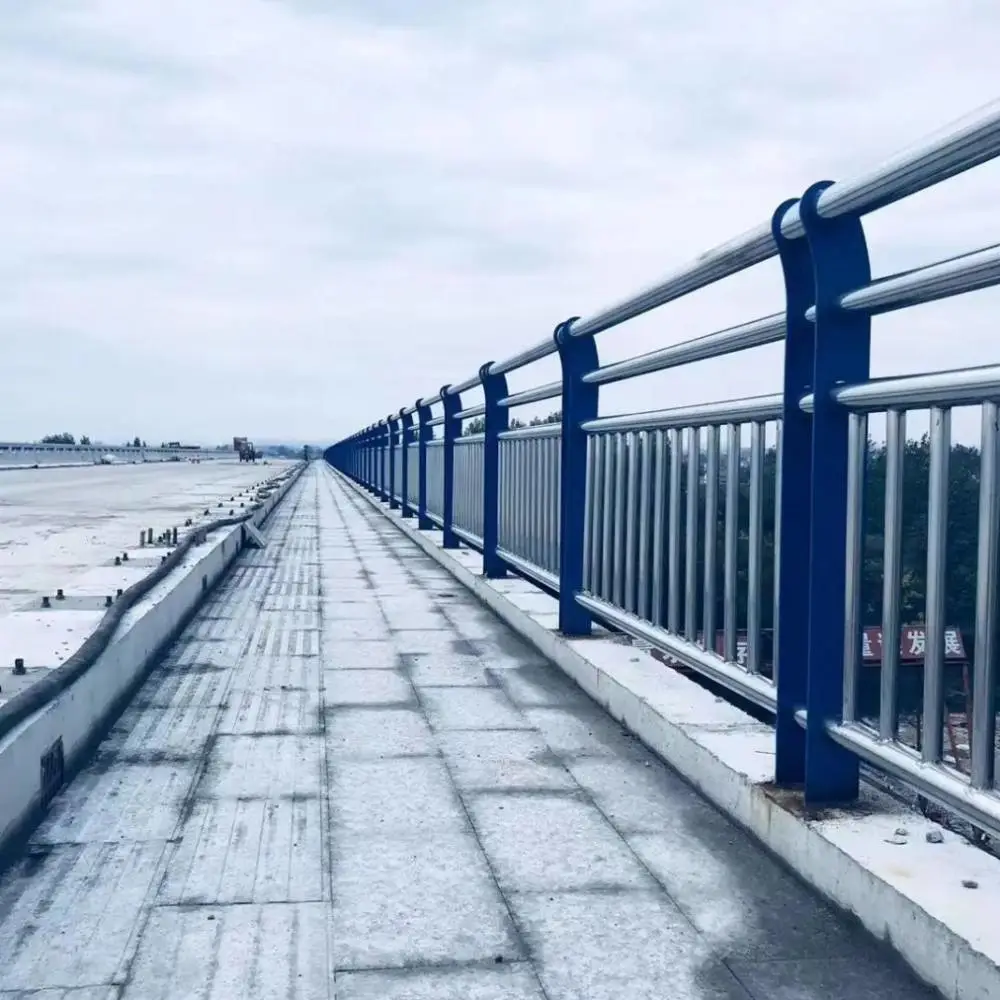 Q235高架桥安全防护栏规格齐全需求定制龙邦交通设施