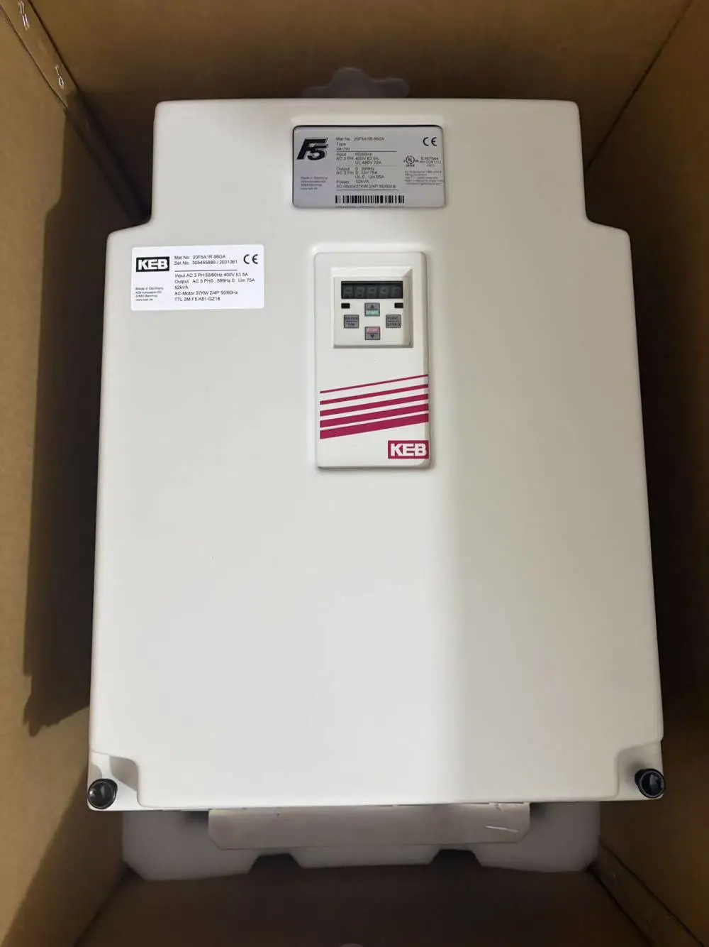 变频器 F5 系列20F***1R-96GA 三相 380V 工业变频驱动器 原装正品供应 直流电源性质:电压型 用工业调速器 内置滤波器
