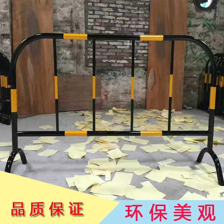 1.5米长圆管黄黑铁马护栏 街道路口防撞围栏 运输方便