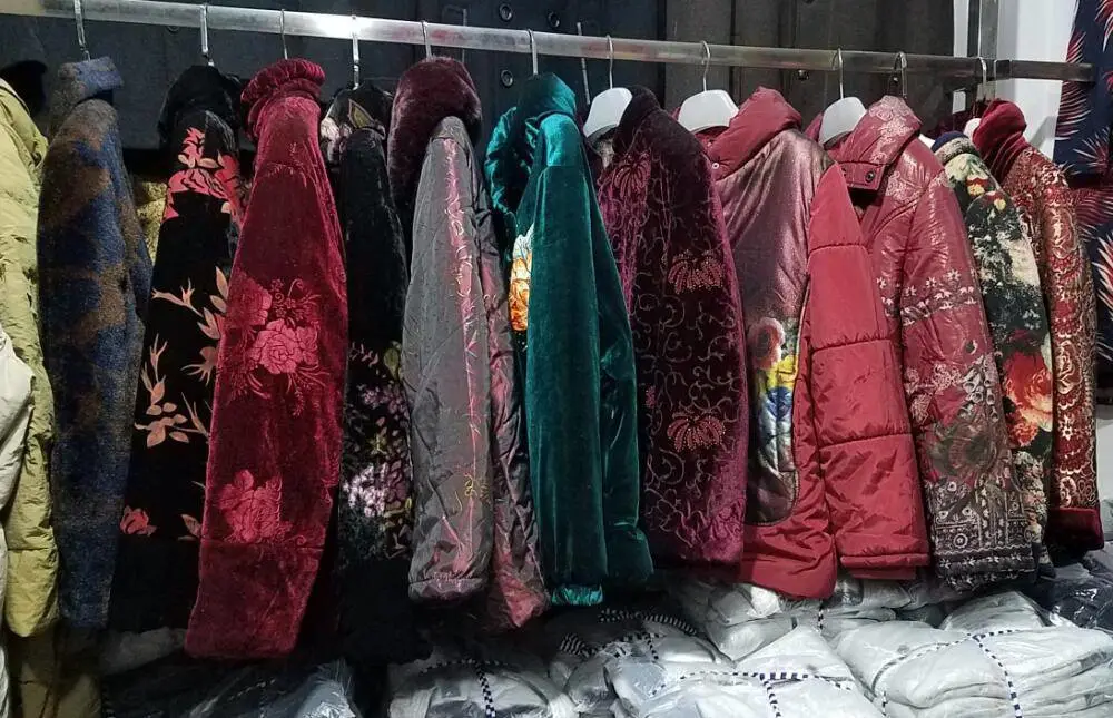女式冬装韩版短款棉袄一元两元尾单服装批发打底毛衣半高领套头女