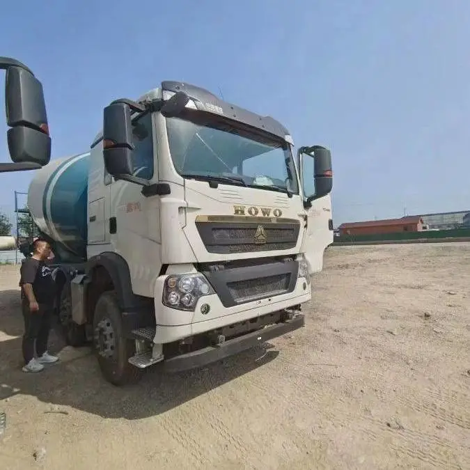 中国重汽库存豪沃Tx搅拌车出口用工地不上户用