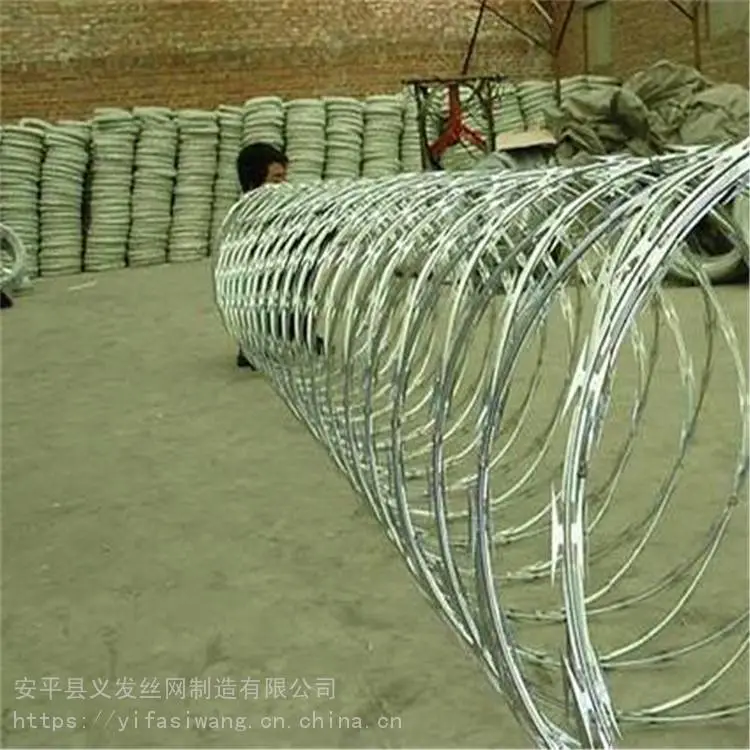 义发 刀片刺绳护栏网 铁丝防护隔离网 规格齐全可定制