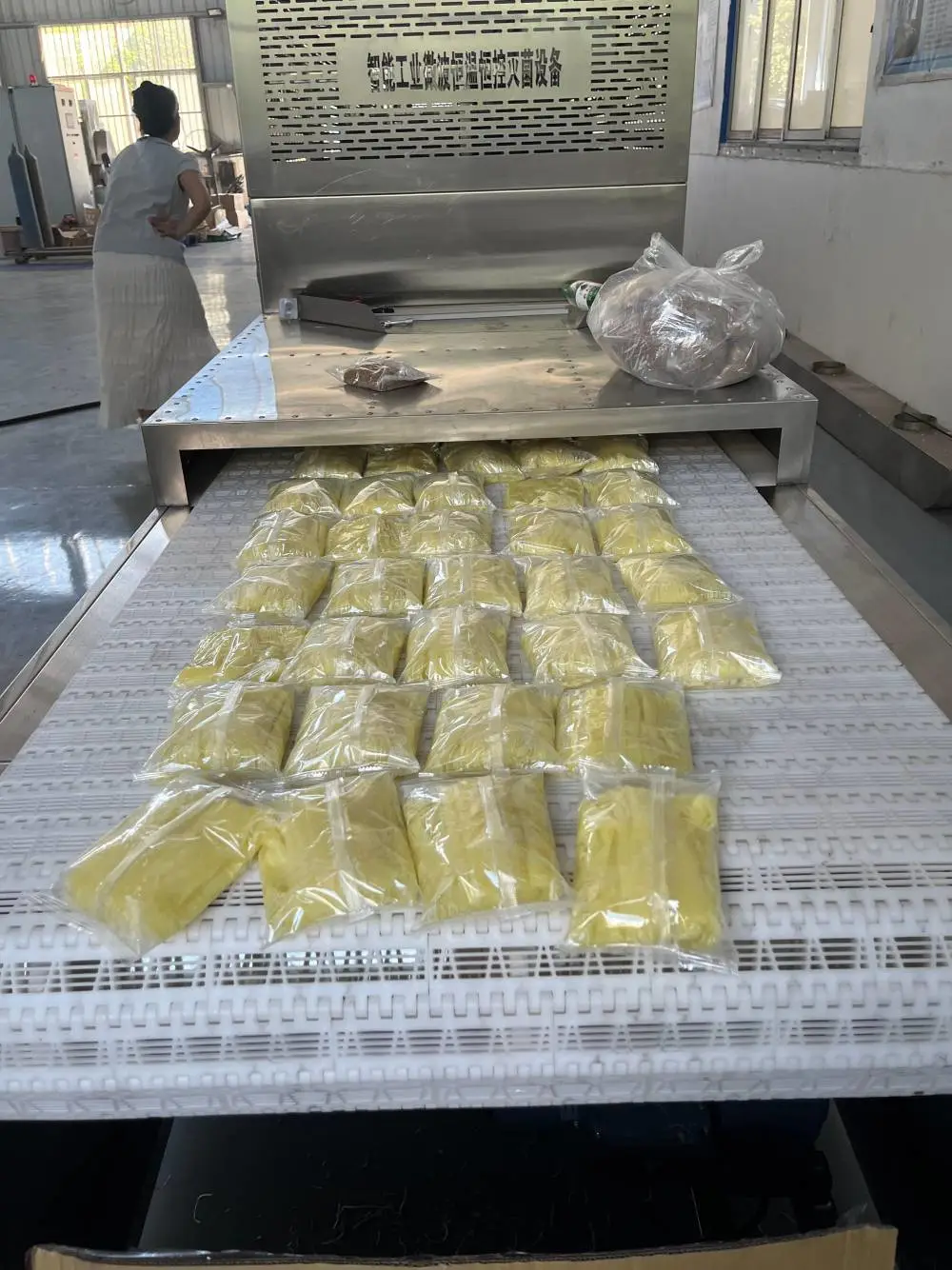 40KW凉皮专用微波杀菌机 袋装凉皮低温灭菌锁鲜生产线