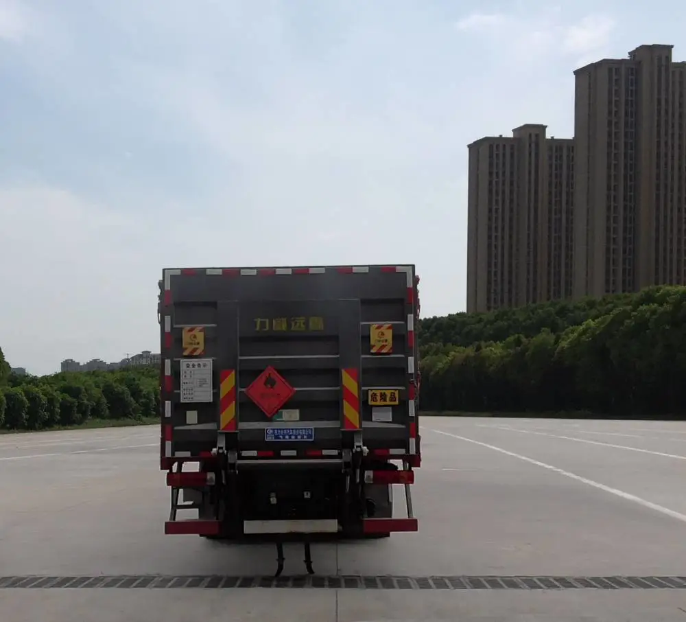 黄牌防爆品运输车危化品运输车图片