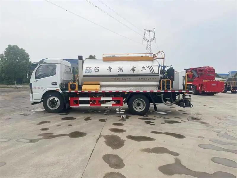 临汾市稀浆封层车现货销售 ***石灰撒布车